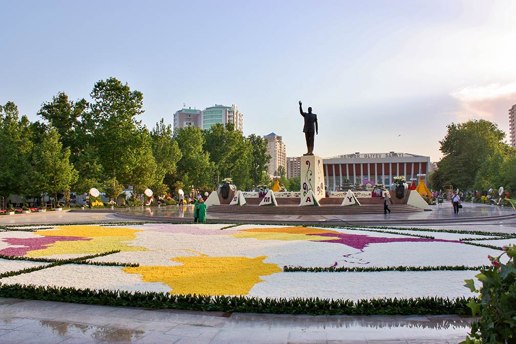 Baku Flower Festival, celebration of the birthday of Heydar Aliyev