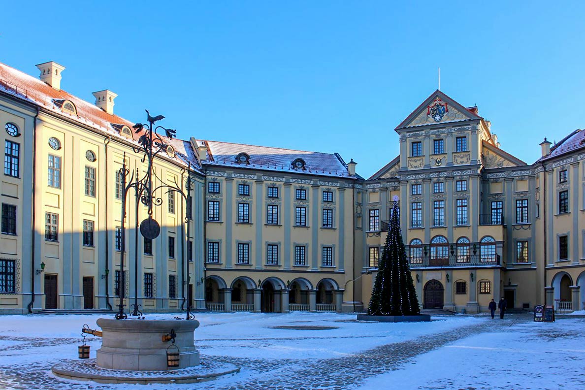 Nesvizh castle courtyard