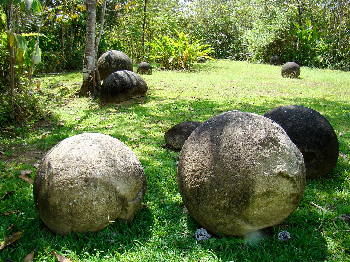 pre-columbian stone spheres from the Diquís Delta