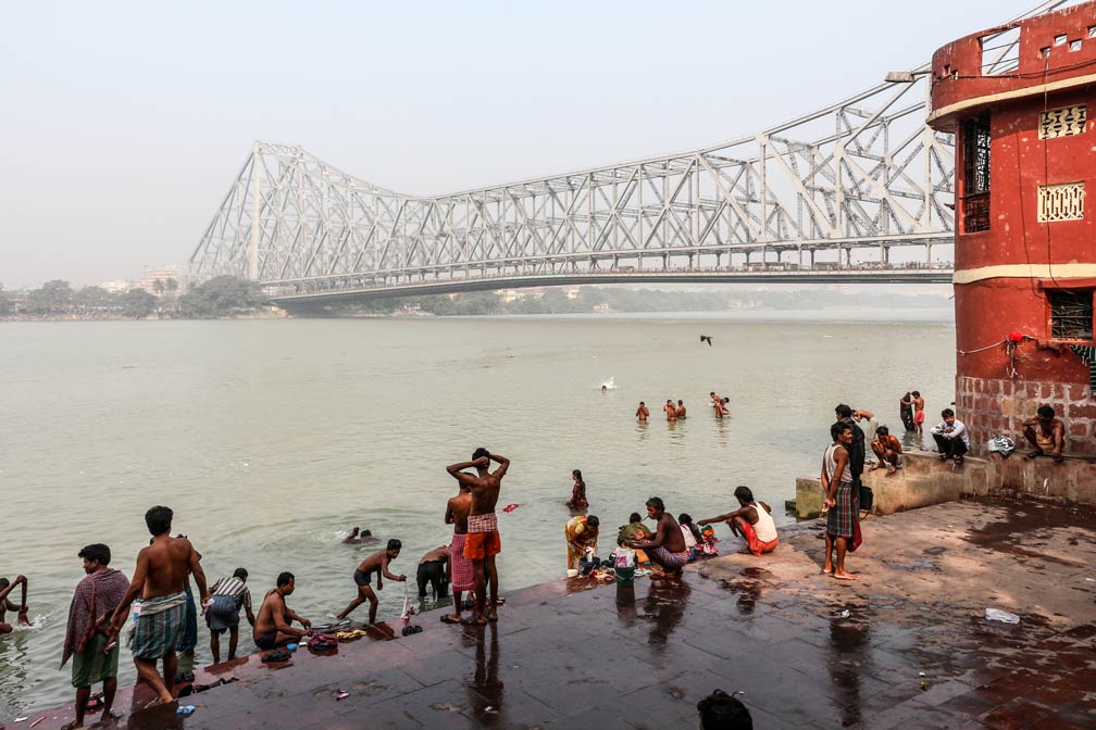 Howrah Bridge (Rabindra Setu) over the Hooghly River, seen from Chotelal Ki Ghat in Kolkata