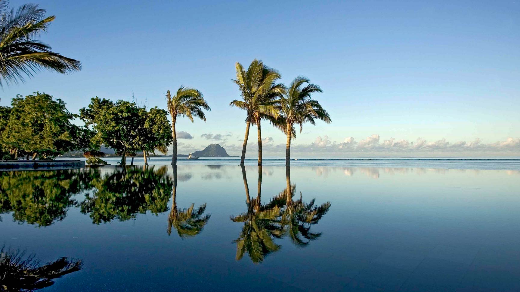 Infinity pool and sea Mauritius