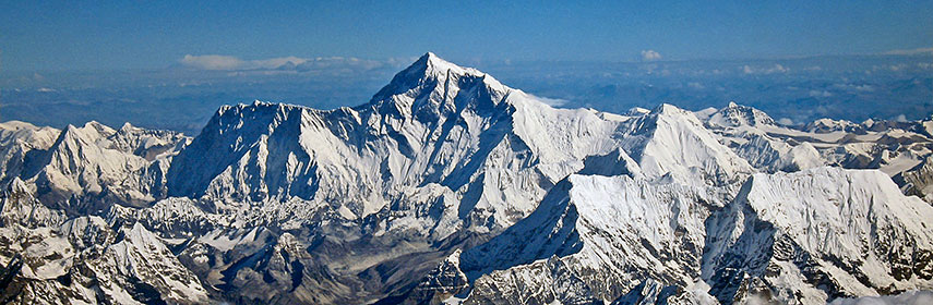 Himalayan ountain chain of the Everest Group with Mount Everest in center