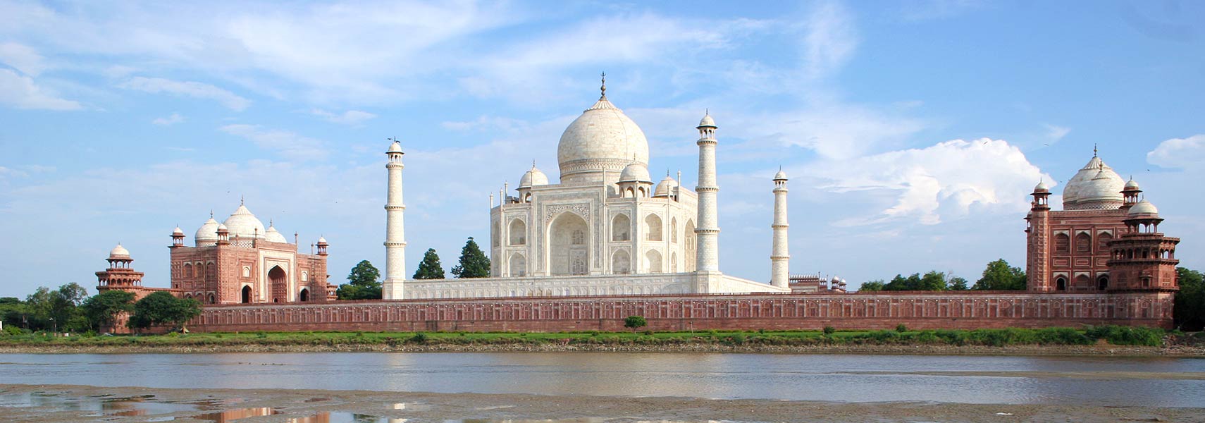 Taj Mahal at Yamuna river in Agra, Uttar Pradesh