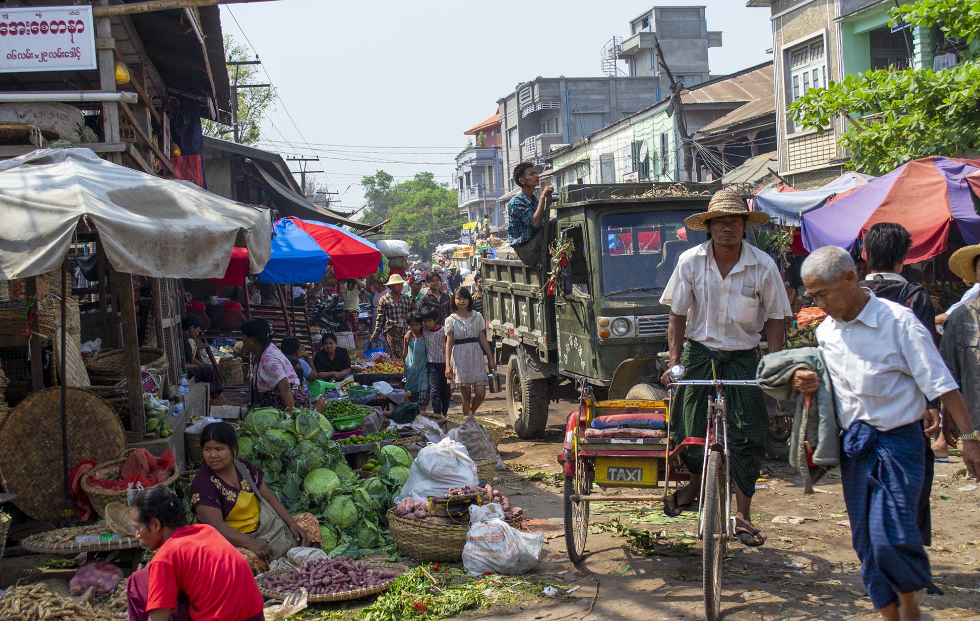 Market scene in Mandalay