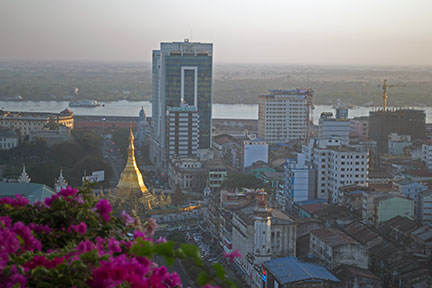 Yangon, Sule Pagoda at dawn