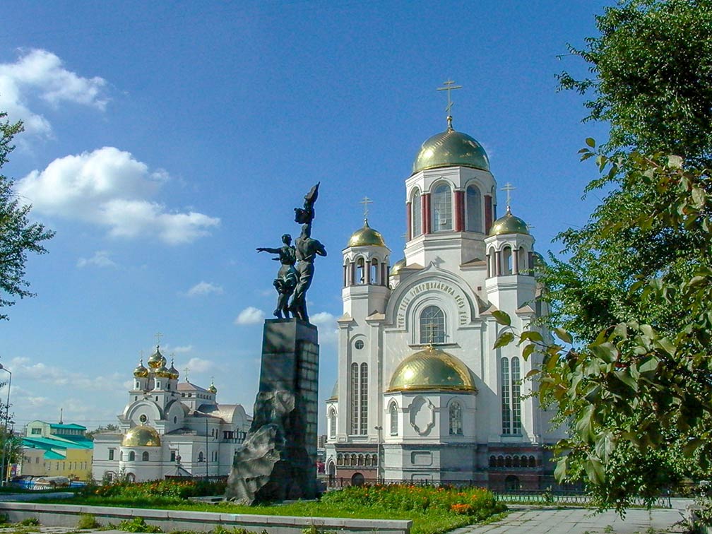 Church of All Saints and the Monument to Ural Komsomol in Yekaterinburg 