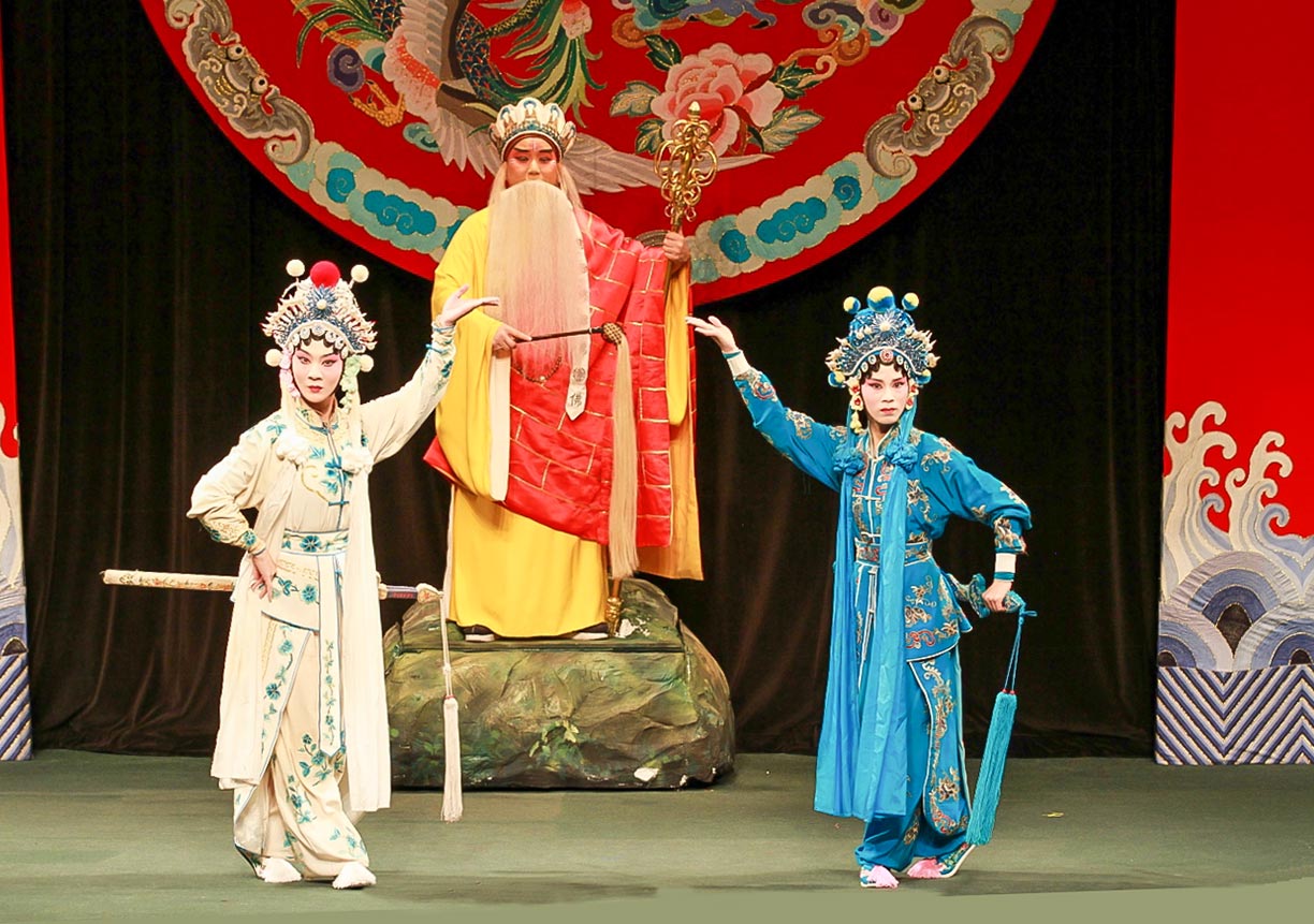 Traditional Chinese performance at TaipeiEYE theater in Taipei