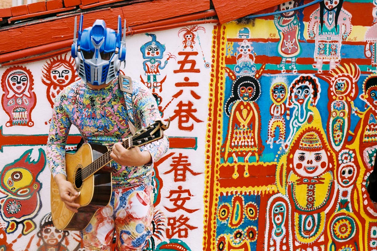 Street musician in the Rainbow Village in Nantun District of Taichung City