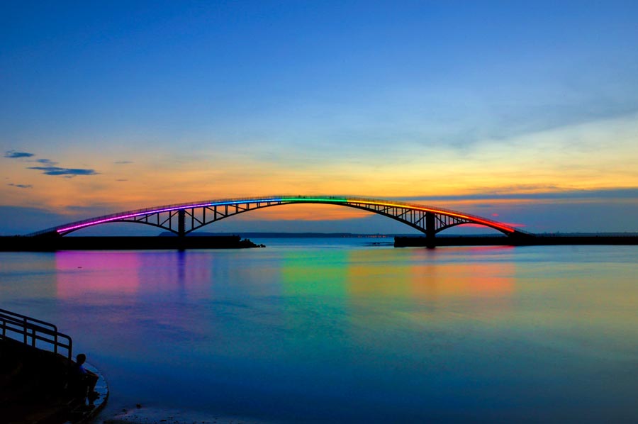 Evening at Siying Rainbow Bridge, Magong City, Penghu County. 