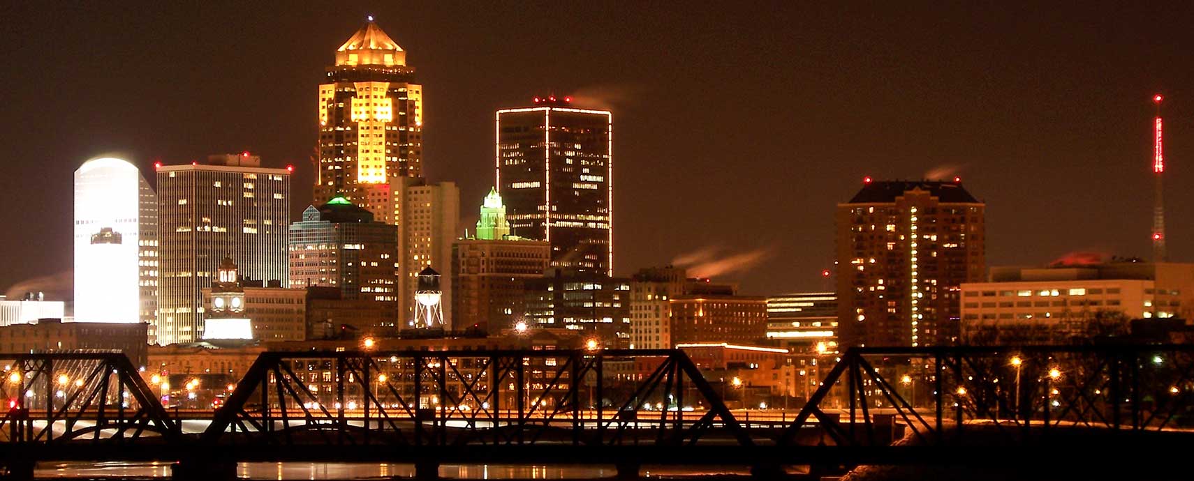 Des Moines, Iowa skyline at night