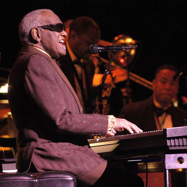 Last concert of Ray Charles in 2003